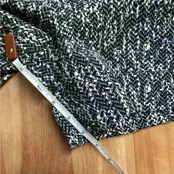 Like new Express Shorts Sz 4 - Picture 2 of 5